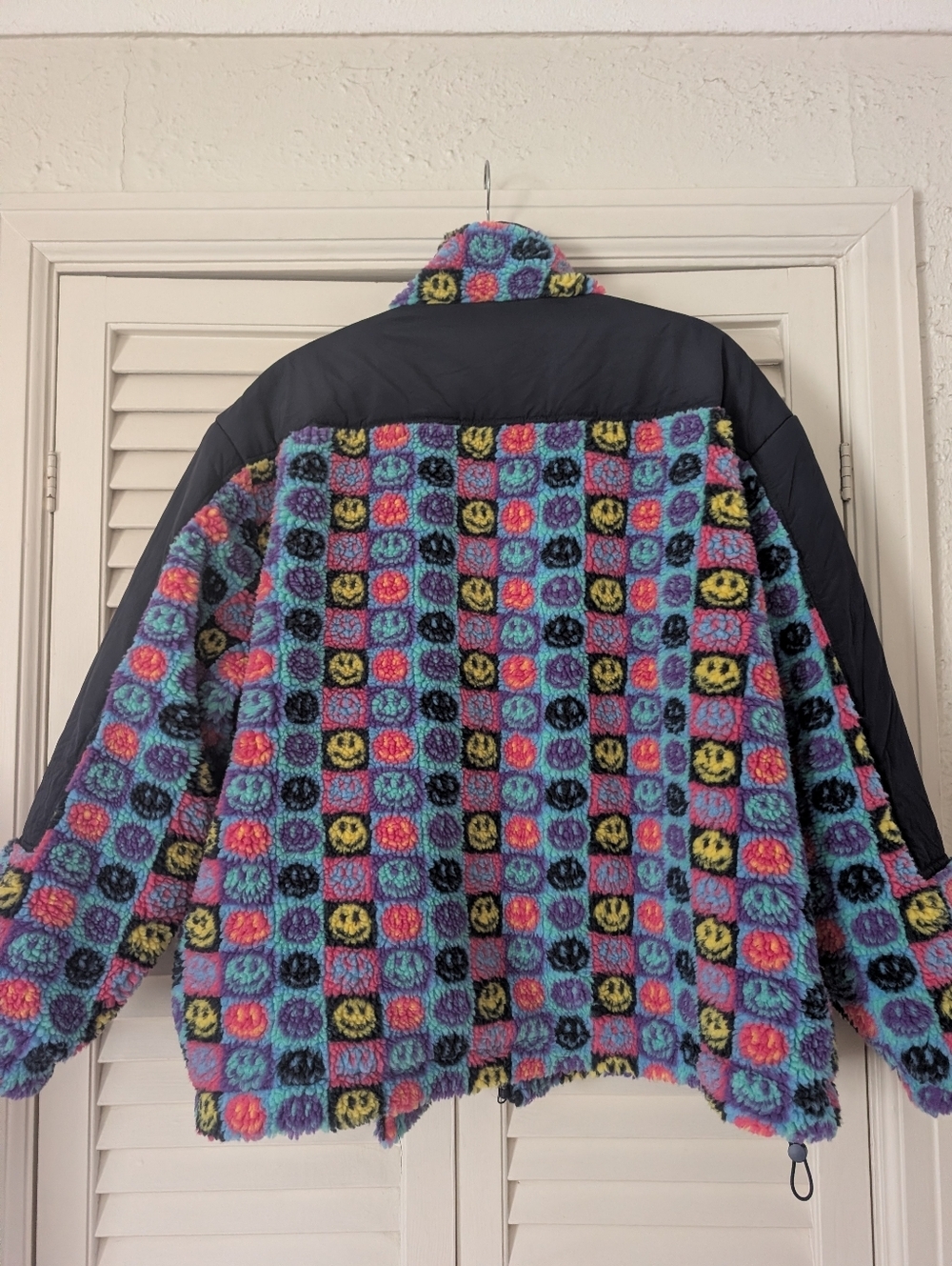 NWT WESC Oversized Sherpa Jacket w/Multicolored Smiley Faces - Picture 10 of 10
